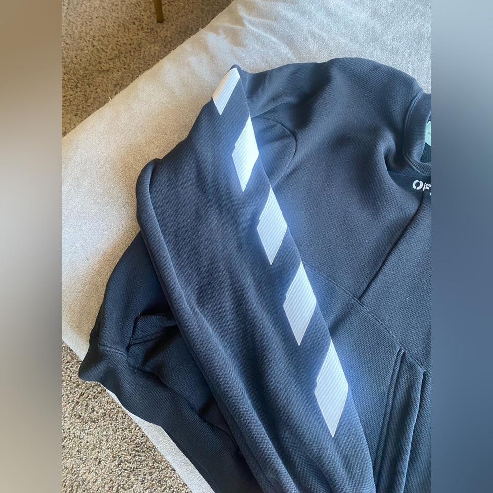 Off White Crew Neck - image 4